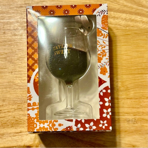 Taylor Swift “That Ain't My Merlot” Ornament - Picture 1 of 3